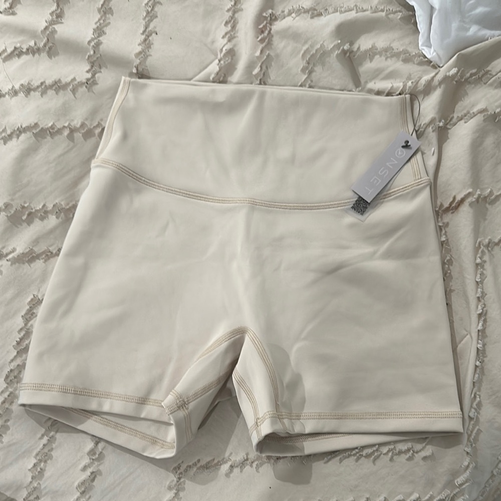 Onset Cream Women's High-Waisted Shorts